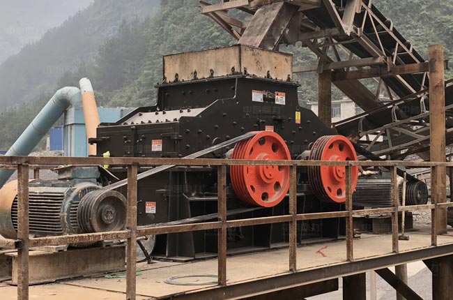 雙轉(zhuǎn)子制砂機(jī)使用現(xiàn)場 雙轉(zhuǎn)子制砂機(jī)使用現(xiàn)場