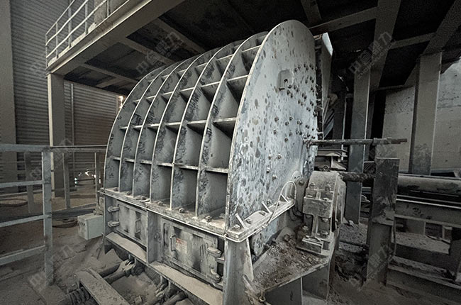 1815重型錘式破碎機(jī)生產(chǎn)線