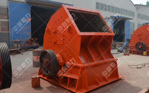 新鄉(xiāng)鼎力單段重型錘式破碎機(jī)