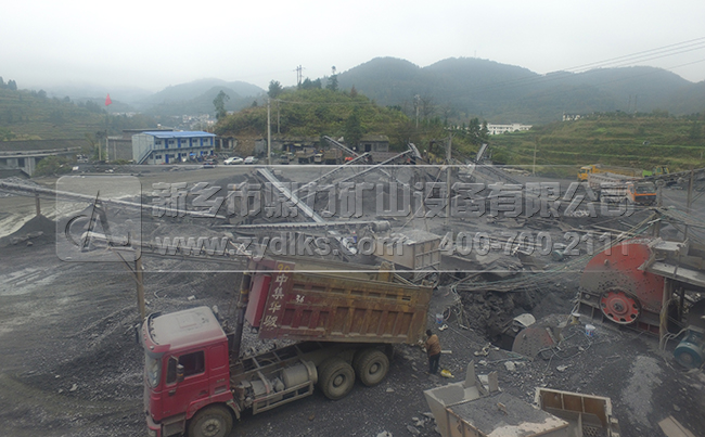 采石場(chǎng)生產(chǎn)線現(xiàn)場(chǎng) 采石場(chǎng)生產(chǎn)線現(xiàn)場(chǎng)