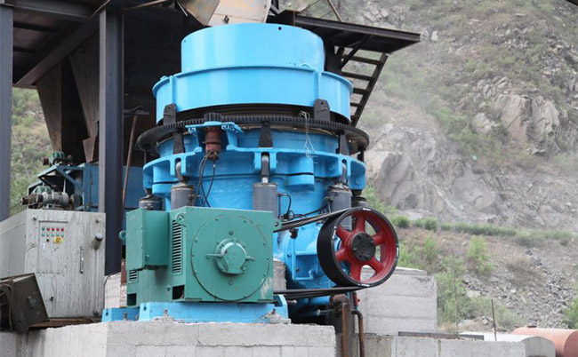 液壓圓錐破碎機現(xiàn)場 液壓圓錐破碎機現(xiàn)場