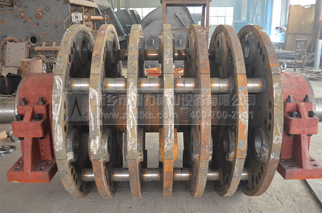 錘式破碎機(jī)主軸展示2