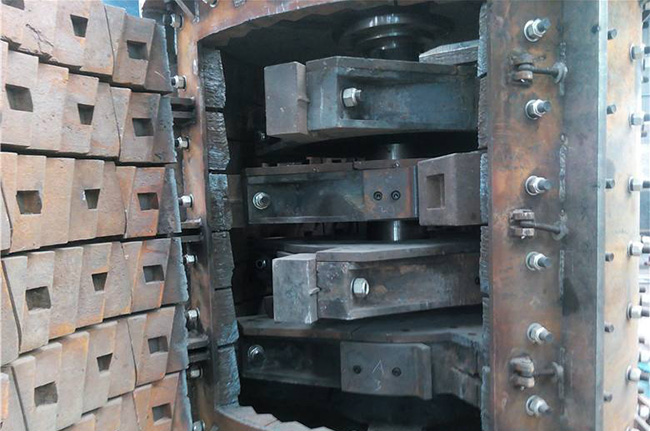 立式板錘制砂機(jī) 立式板錘制砂機(jī)