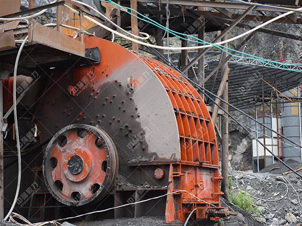 錘式破碎機(jī)設(shè)備 錘式破碎機(jī)設(shè)備