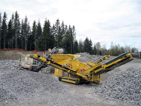 履帶移動(dòng)破碎機(jī)