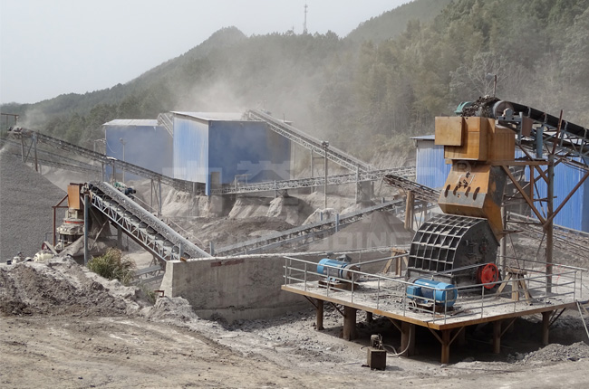 湖北省咸寧1220錘式破碎機使用現(xiàn)場